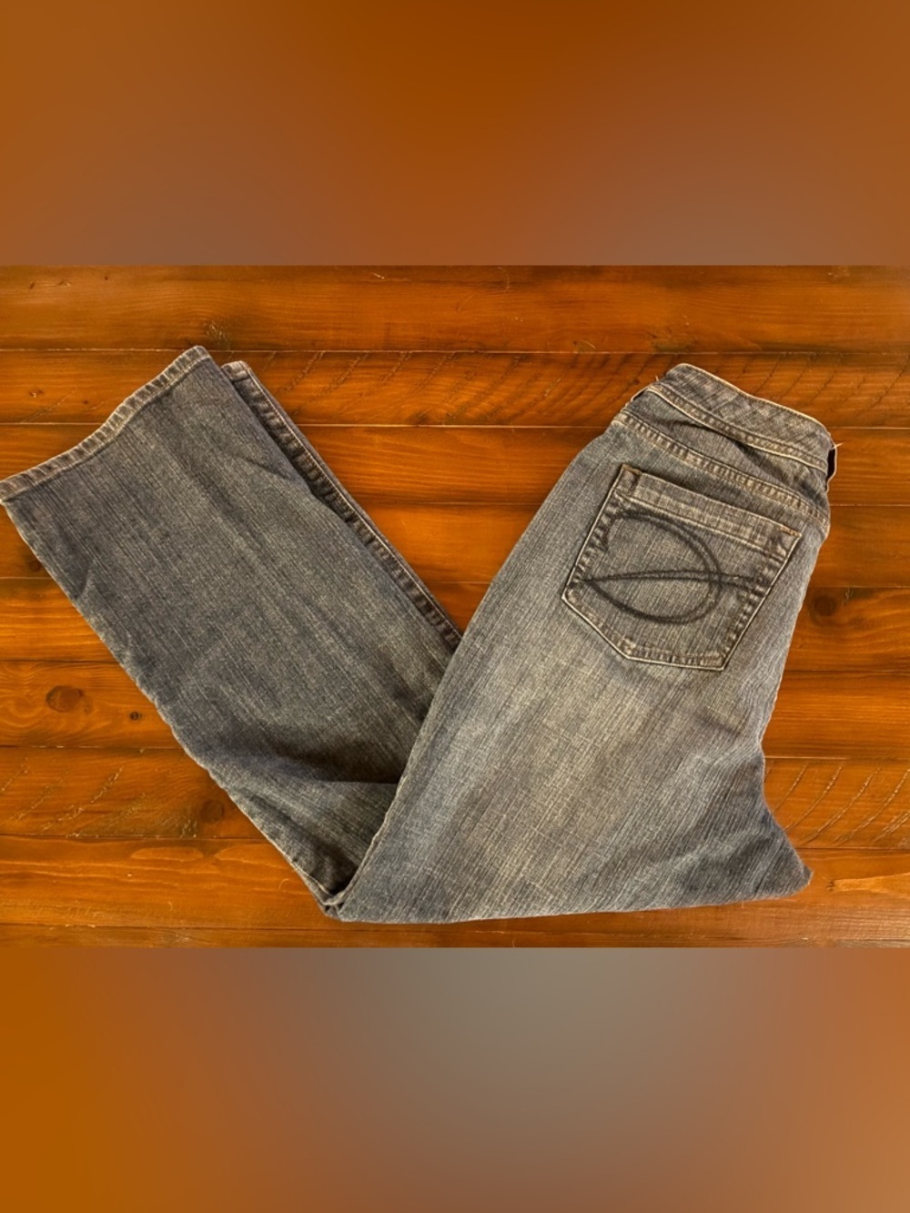 Chico's 1.5 Short Platinum Denim Jeans in Faded Blue, Sz 8-10, no gap waistband - Picture 2 of 9